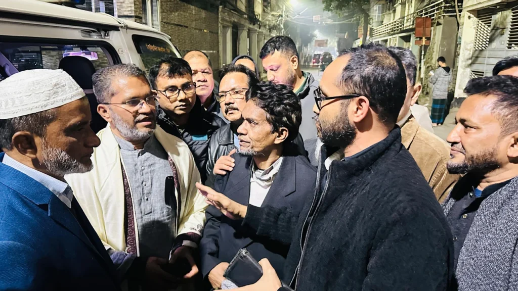 জানাজায় অংশ নেওয়ার সময় মৃত নিরব হোসেনের শোকসন্তপ্ত পরিবারের প্রতি তারেক রহমানের সহানুভূতি