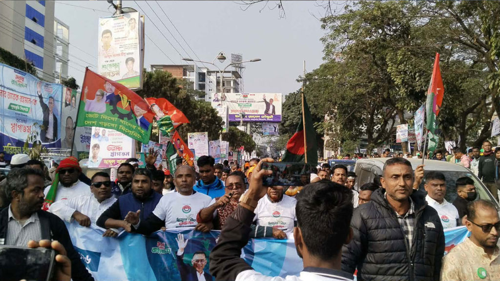 বিএনপির সমাবেশে নেতাকর্মীরা আলিয়া মাদরাসা মাঠে সমবেত