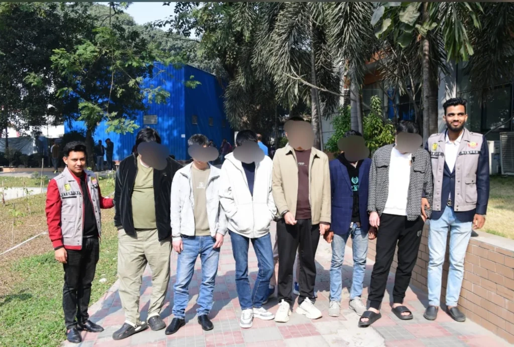 রাজধানীতে টেলিগ্রামভিত্তিক অনলাইন প্রতারণা চক্রের আট সদস্য গ্রেপ্তার, বিপুল সরঞ্জাম উদ্ধার