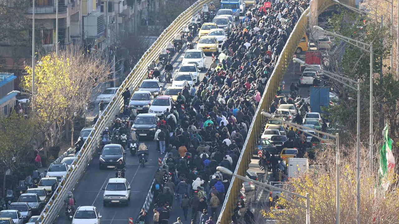 ইরানে মুদ্রার দরপতনের প্রতিবাদে বিক্ষোভ, নিহত অন্তত ২৫