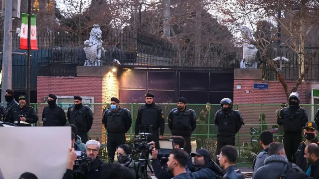 ইরানে ব্রিটিশ দূতাবাস সাময়িকভাবে বন্ধ ঘোষণা