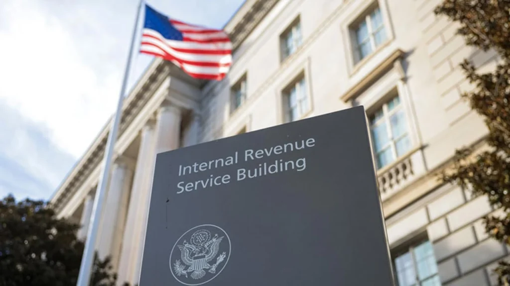 আইআরএস ও ট্রেজারির বিরুদ্ধে ১০ বিলিয়ন ডলারের ক্ষতিপূরণ মামলা করলেন ডোনাল্ড ট্রাম্প