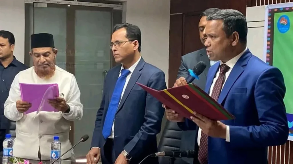 চার বছর পর আইনি নিষ্পত্তিতে বারগাঁও ইউনিয়ন পরিষদের চেয়ারম্যান হিসেবে শপথ গ্রহণ