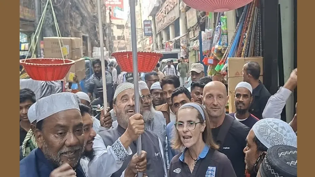 ঢাকা–৭ আসনে জামায়াতে ইসলামীর প্রার্থী নির্বাচনী গণসংযোগে বিদেশিদের সঙ্গে অংশ নিলেন