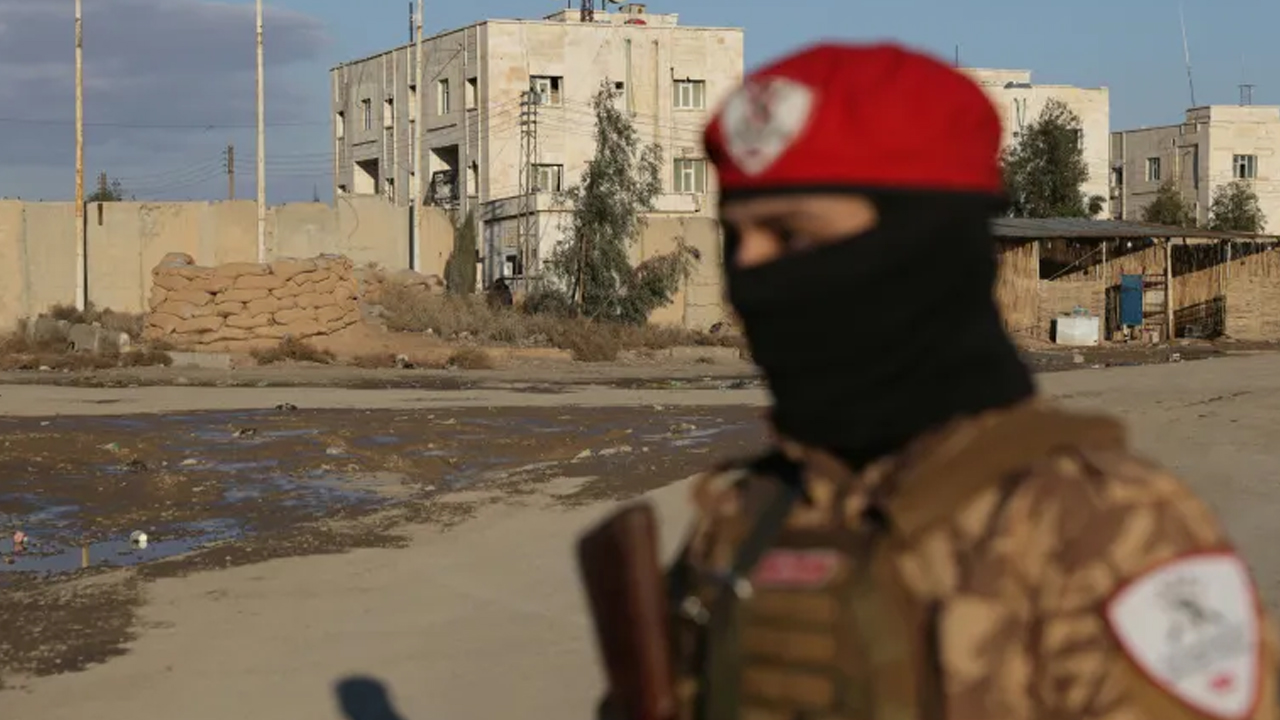 সিরিয়ার উত্তর-পূর্বাঞ্চলে কারাগার পালানোর ঘটনায় ১২০–১৫০০ আইএস সদস্য পলাতক