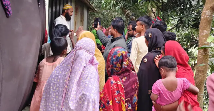 শাহজাদপুরে নবজাতক হত্যার অভিযোগ, মা ও স্বজনরা আত্মগোপনে