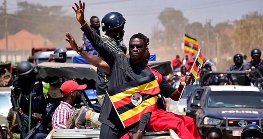 উগান্ডায় বিরোধী নেতা ববি ওয়াইনকে আটক করার অভিযোগে উত্তেজনা