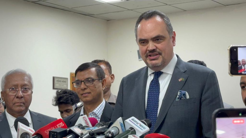 যুক্তরাষ্ট্র কোনো দলের প্রতি পক্ষপাতিত্ব করবে না: মার্কিন রাষ্ট্রদূত