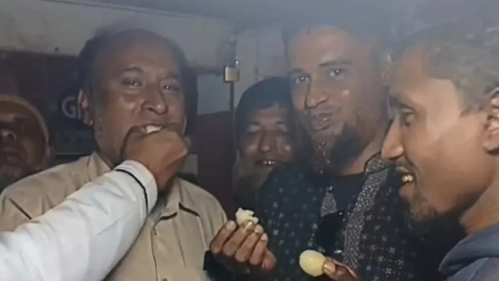 বহিষ্কারের খবরে দিনাজপুরে বিএনপি নেতার মিষ্টি বিতরণ, দলে প্রতিক্রিয়া