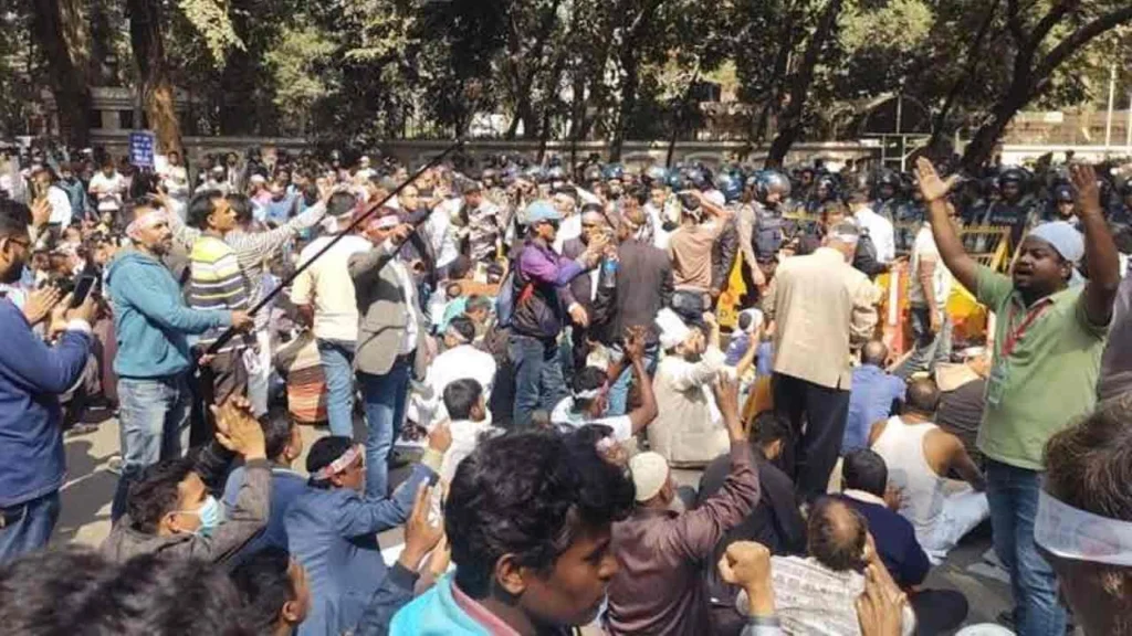 নবম পে স্কেল বাস্তবায়নের দাবিতে সরকারি কর্মচারীদের রাজধানীতে অবস্থান কর্মসূচি