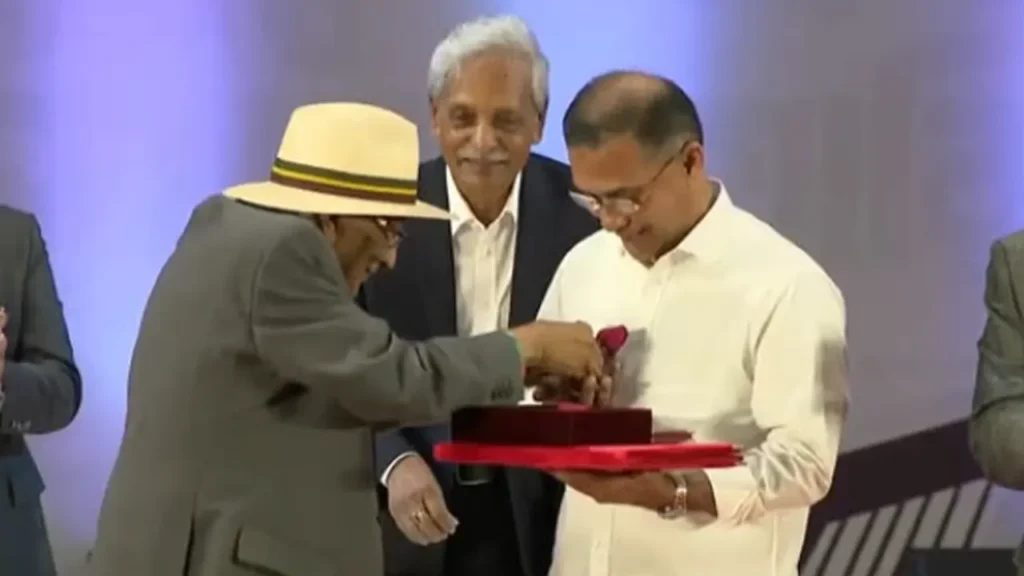 একুশে পদক-২০২৬ প্রধানমন্ত্রী তারেক রহমানের হাতে প্রদান