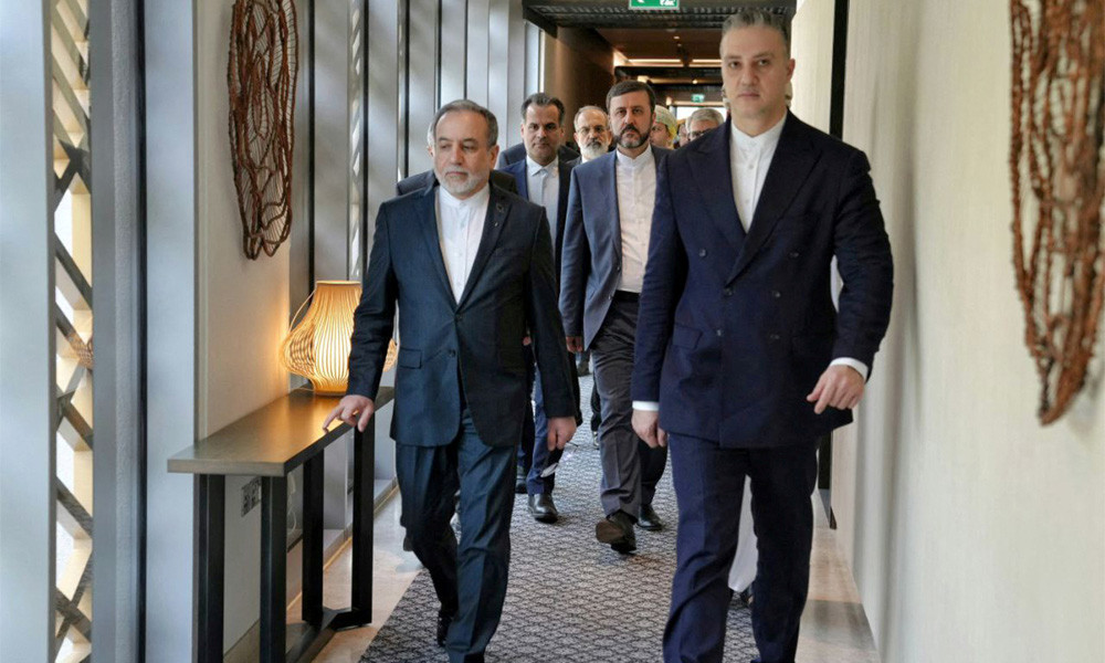 রাষ্ট্রীয় অতিথি ভবন যমুনা এলাকায় সভা-সমাবেশ ঠেকাতে পুলিশের লাঠিচার্জ ও টিয়ারশেল