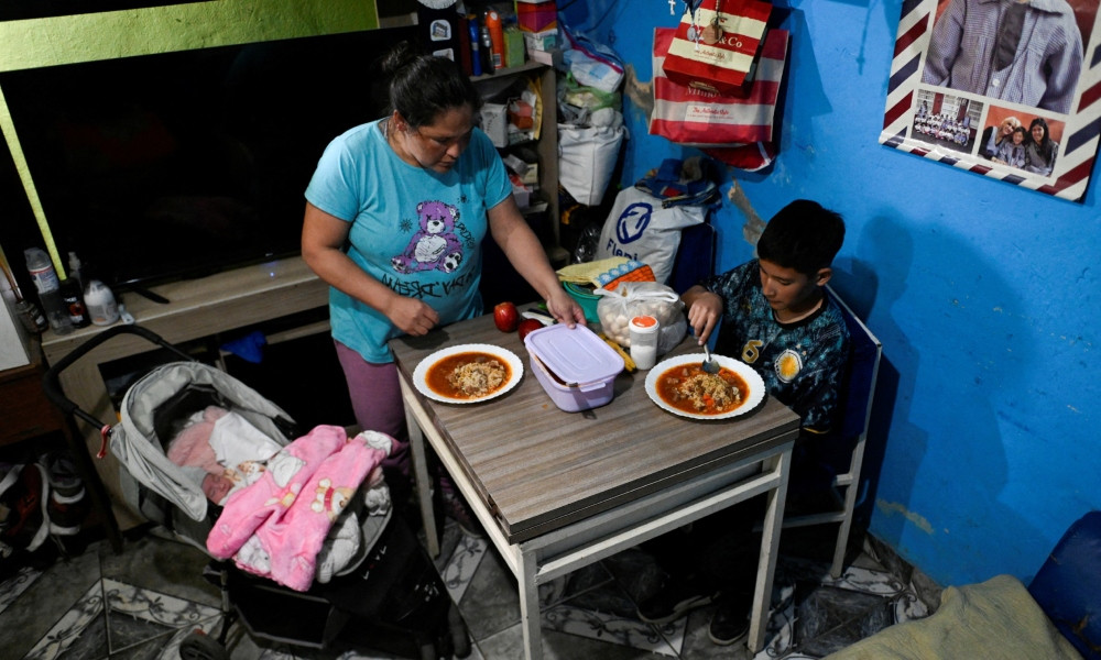আর্জেন্টিনার তীব্র অর্থনৈতিক মন্দা: মানুষ খাদ্যের জন্য ঋণ নিচ্ছে