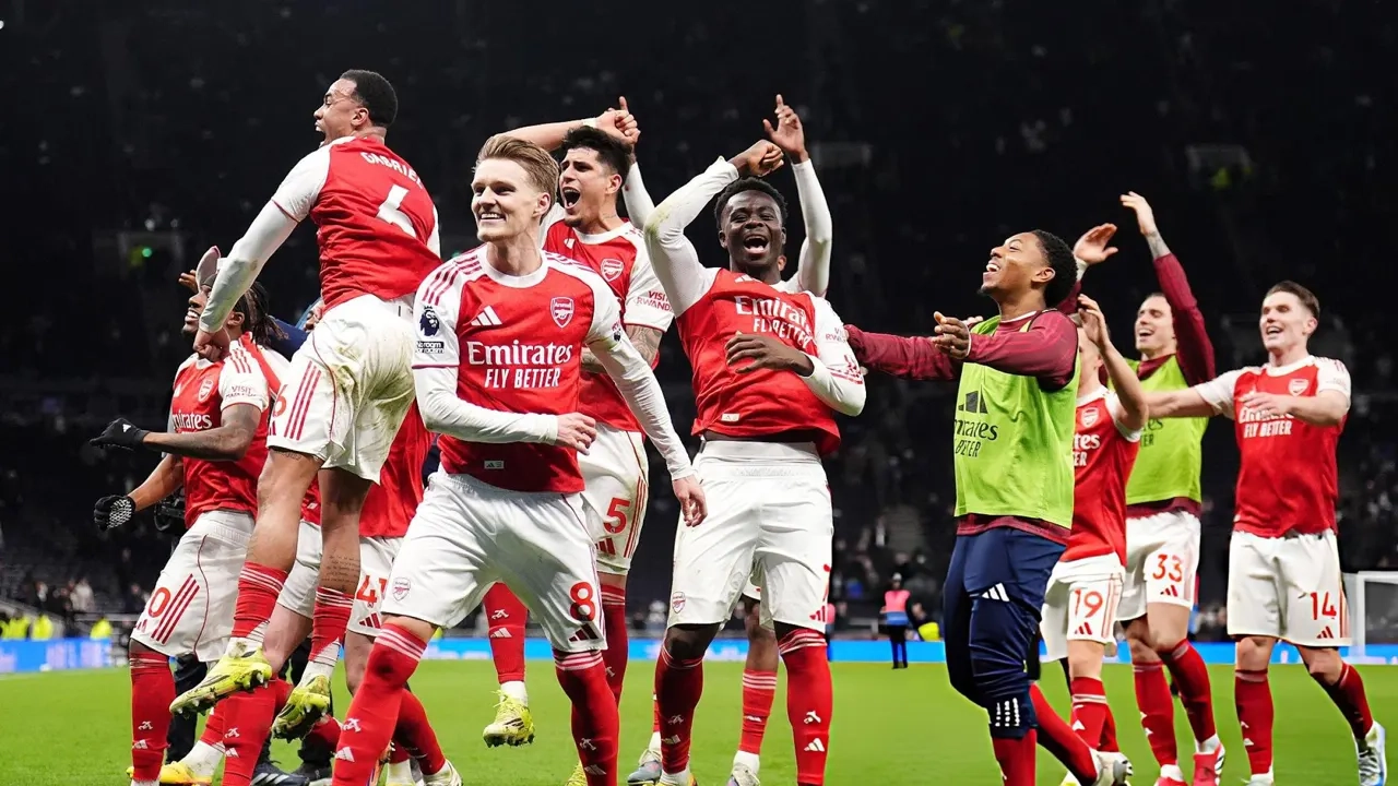 আর্সেনাল লর্ডন ডার্বিতে টটেনহ্যামকে হারিয়ে শীর্ষস্থান আরও মজবুত করলো