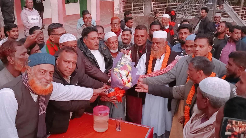 রায়পুরে আওয়ামী লীগের অর্ধশতাধিক নেতাকর্মীর বিএনপিতে যোগদান