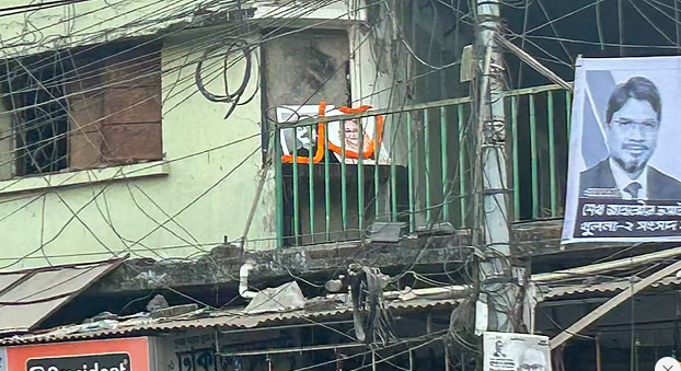 আওয়ামী লীগ খুলনা কার্যালয়ে পতাকা উত্তোলন ও পুষ্পমাল্য অর্পণ