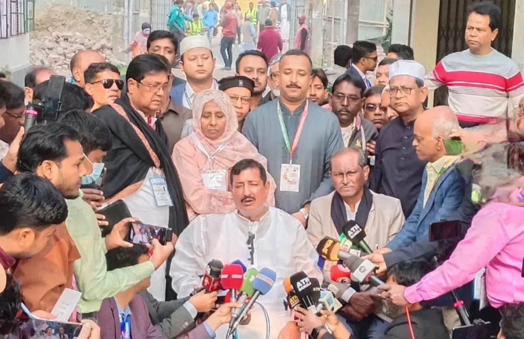 রাজশাহী-২ আসনে ভোট দিলেন মিজানুর রহমান মিনু