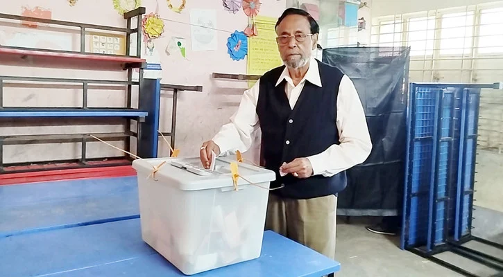 চট্টগ্রাম-১৪ আসনে ভোট দিলেন এলডিপি সভাপতি অলি আহমদ