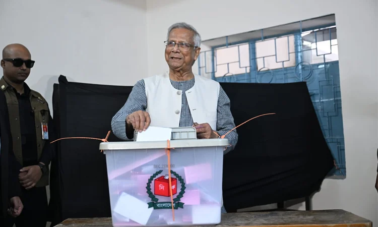 প্রধান উপদেষ্টা অধ্যাপক মুহাম্মদ ইউনূসের ভোটদান