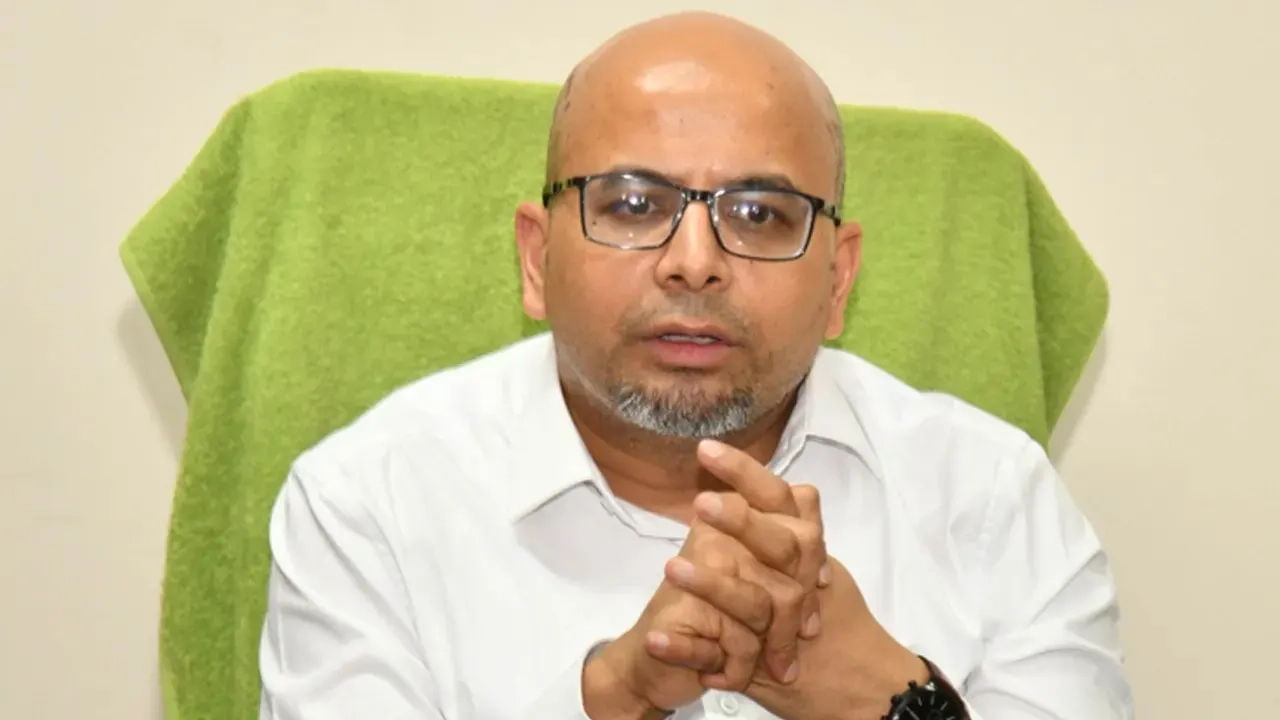 ফয়েজ আহমদ তৈয়্যব দেশ ত্যাগ করলেন