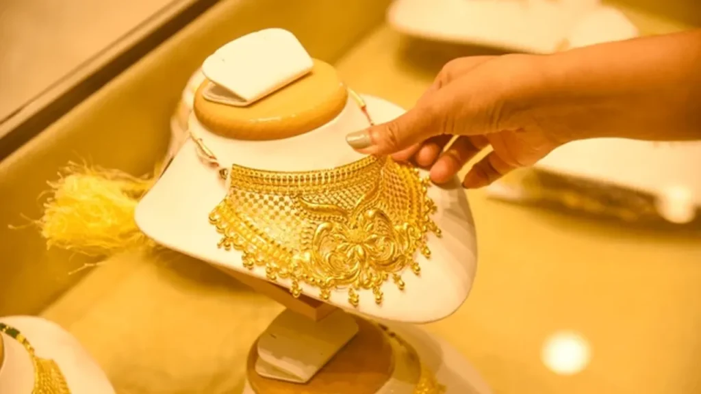 দেশে ২২ ক্যারেট স্বর্ণের দাম ২ লাখ ৬১ হাজার ৪০ টাকা প্রতি ভরি