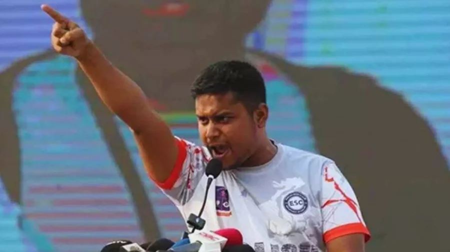 ভোটকেন্দ্রে মোবাইল নিষেধাজ্ঞা প্রত্যাহারের দাবি এনসিপি ও ডাকসু নেতাদের