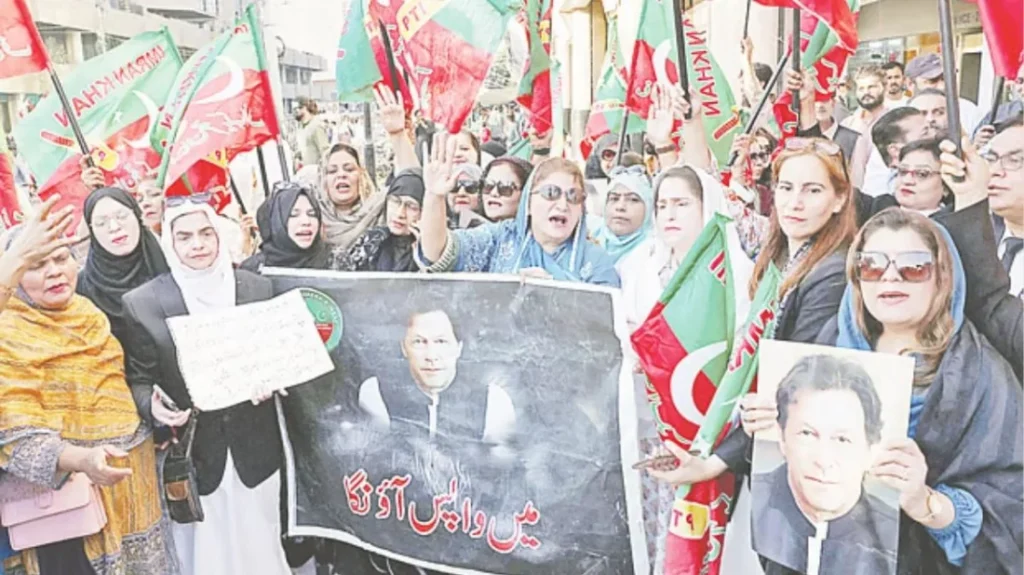 তোশাখানা-২ মামলায় সাজা স্থগিত ও জামিন চেয়ে ইসলামাবাদ হাইকোর্টে ইমরান খানের আবেদন