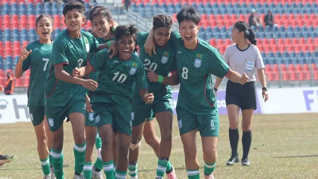 বাংলাদেশ জাতীয় কিশোরী নারী ফুটবল দল ভারতের সঙ্গে সাফ অনূর্ধ্ব-১৯ নারী চ্যাম্পিয়নশিপে ফাইনালে এক পা