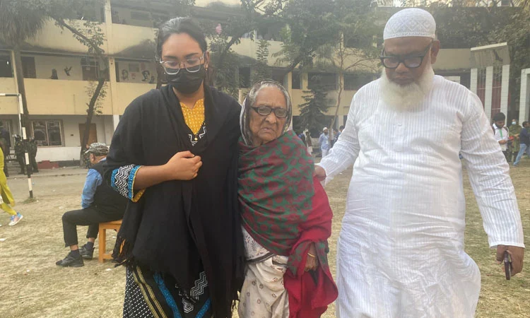ত্রয়োদশ জাতীয় সংসদ নির্বাচনে ১১০ বছর বয়সী ভোটার অংশগ্রহণ