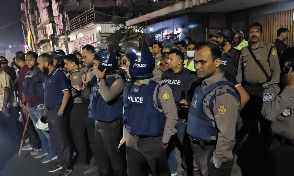 মধ্যরাতে চার ঘণ্টার সাঁড়াশি অভিযানে মোহাম্মদপুর-আদাবরে গ্রেপ্তার ৯৫