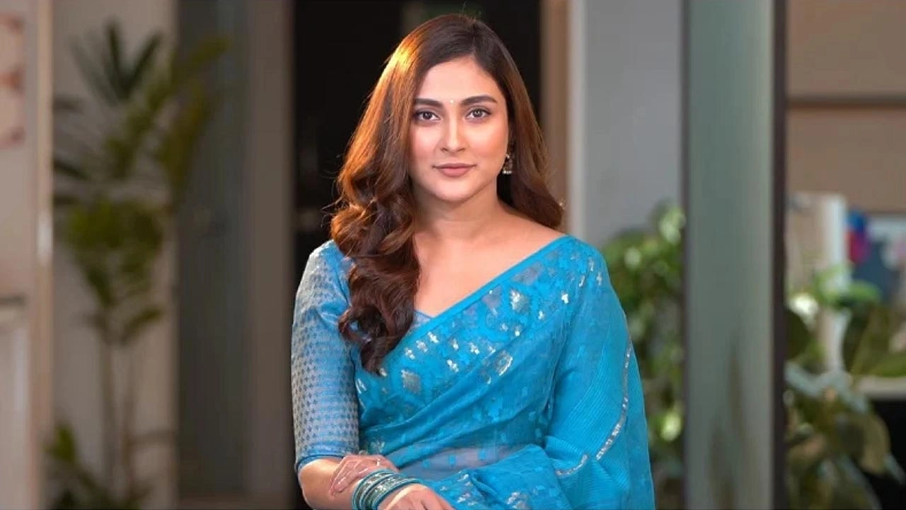 মেহজাবীন চৌধুরী বিমানবন্দরে মদসহ আটক হওয়ার খবর অস্বীকার