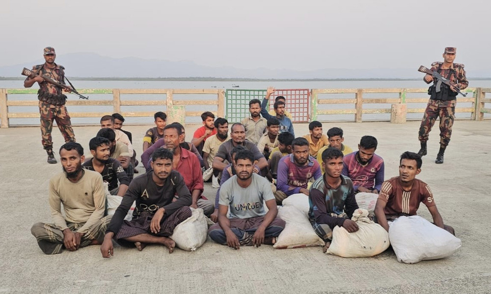 ৭০ বাংলাদেশি জেলে আরাকান আর্মির হাতে আটক থাকার পর দেশে ফিরছেন