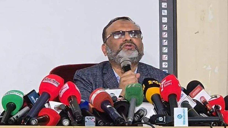 নির্বাচিত সরকার চাইলে আরও কিছুদিন দায়িত্বে থাকতে পারেন ঢাবি ভিসি নিয়াজ আহমদ খান