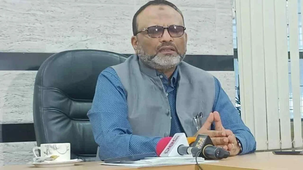 ঢাবি উপাচার্য ড. নিয়াজ আহমদ খান পদত্যাগ করেছেন