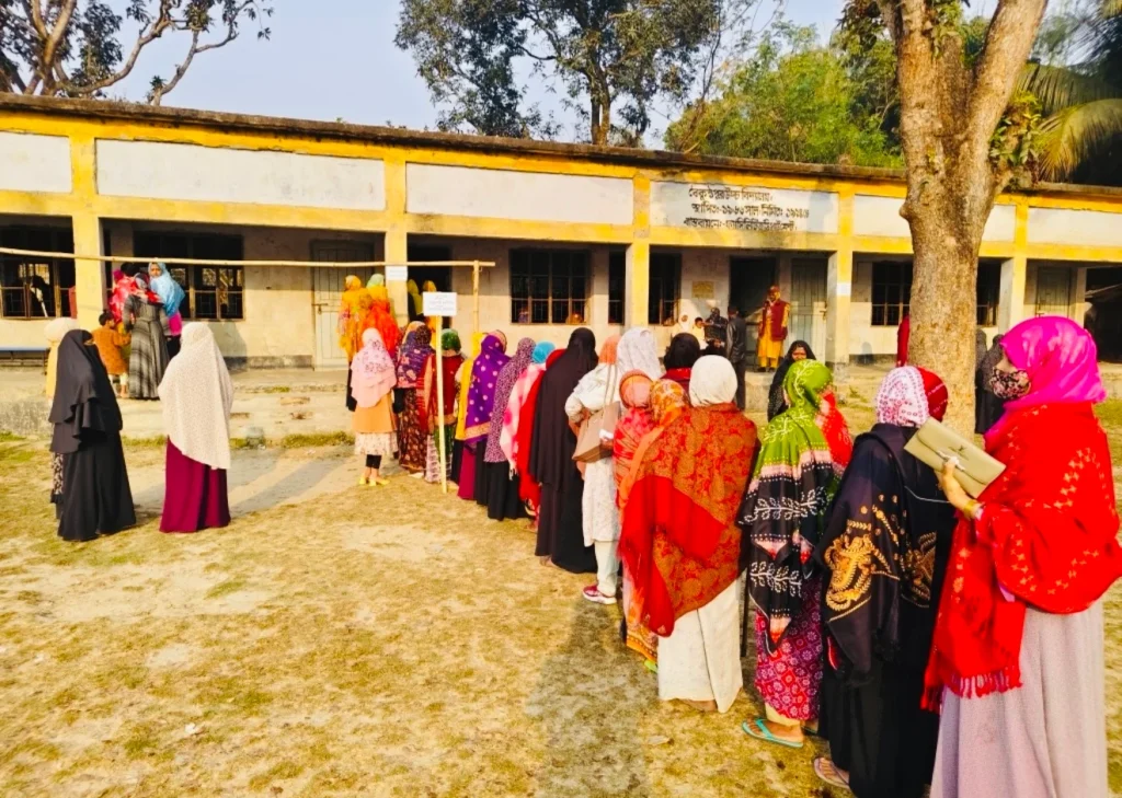 নওগাঁর ছয় আসনে ত্রয়োদশ জাতীয় সংসদ নির্বাচনের ভোটগ্রহণ শুরু