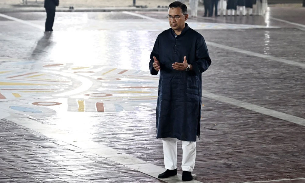 ইতিহাসে প্রথমবার শহীদ মিনারে শহীদদের মাগফিরাত কামনায় প্রধানমন্ত্রীর দোয়া