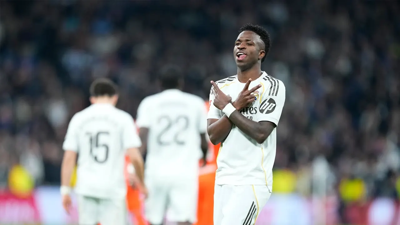 রিয়াল মাদ্রিদ শীর্ষে, ভিনিসিয়ুসের জোড়া গোল বার্সাকে পিছিয়ে দিলো