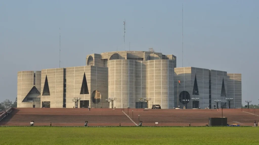 ১৩টি দেশের নেতৃবৃন্দকে আমন্ত্রণ জানানো হয়েছে  শপথ অনুষ্ঠানে