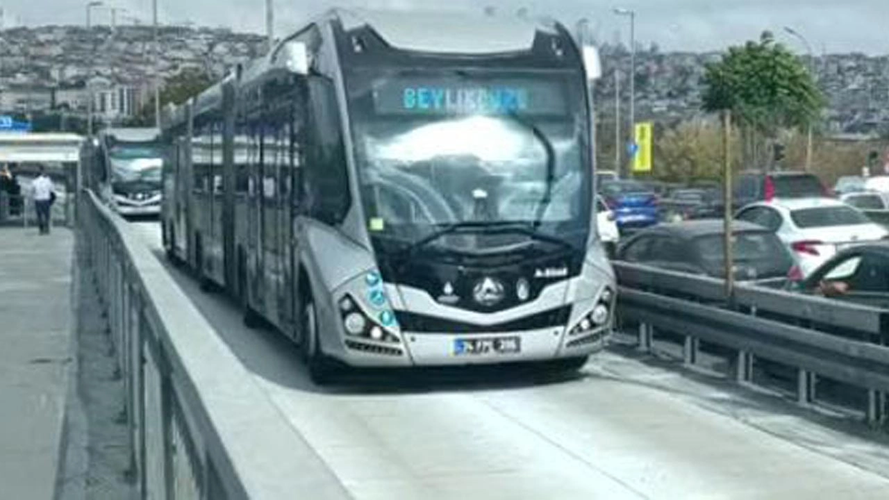 হজ-২০২৬ সামনে রেখে মক্কায় চালু হলো মধ্যপ্রাচ্যের প্রথম সম্পূর্ণ বৈদ্যুতিক স্মার্ট বিআরটি বাস নেটওয়ার্ক