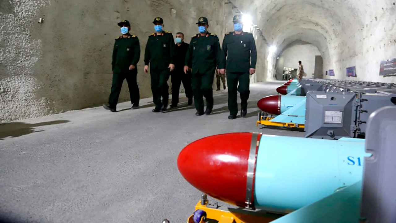 ইরান উন্মোচন করলো নতুন মাটির নিচের মিসাইল ঘাঁটি, সামরিক কৌশল বাড়ানোর ঘোষণা