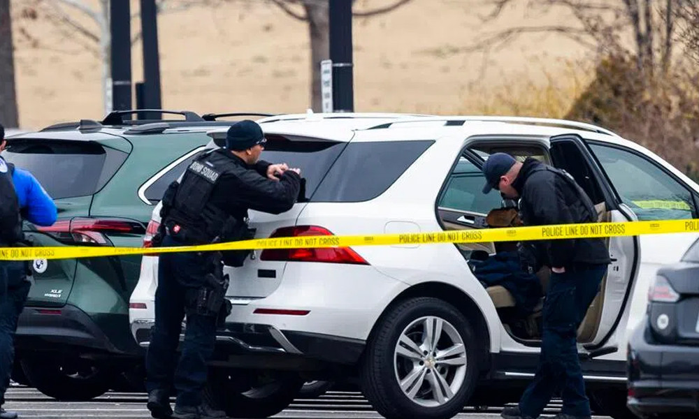 ক্যাপিটল ভবনের সামনে শটগানসহ যুবক আটক, হতাহতের ঘটনা নেই