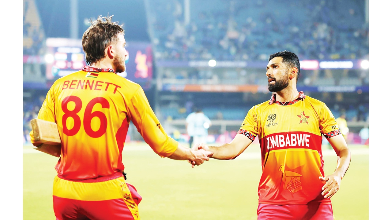 সিকান্দার রাজার আন্তর্জাতিক টি-টোয়েন্টিতে ব্যাট-বল ‘ডাবল’ কীর্তি