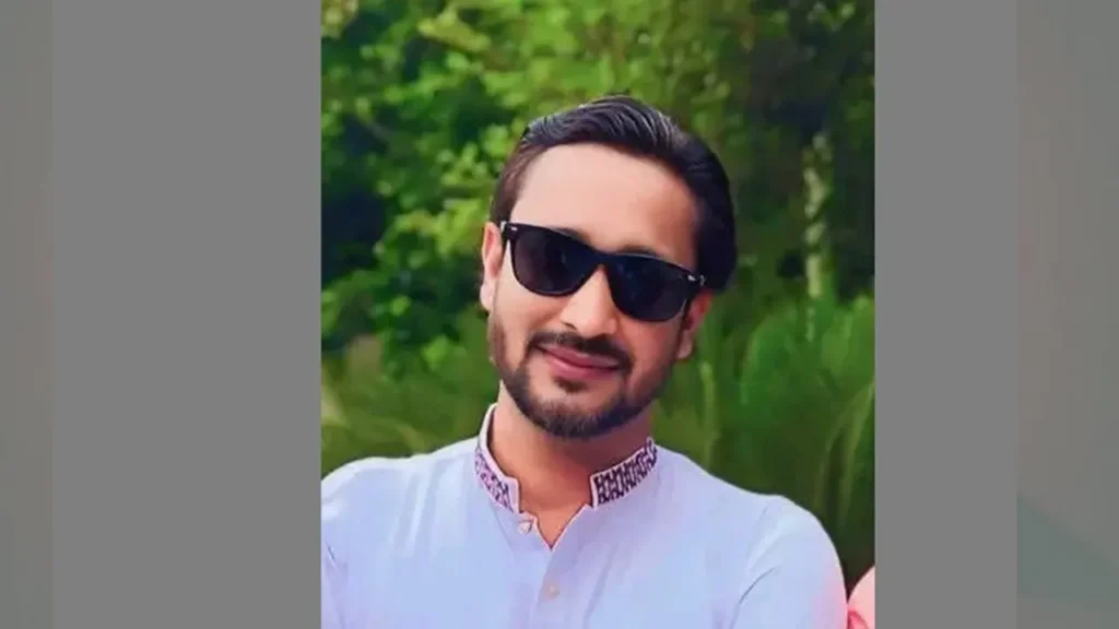 বরিশাল জেলা গোয়েন্দা পুলিশের নেতাকে স্থানীয়রা ছিনিয়ে নিলেন বাবুগঞ্জে