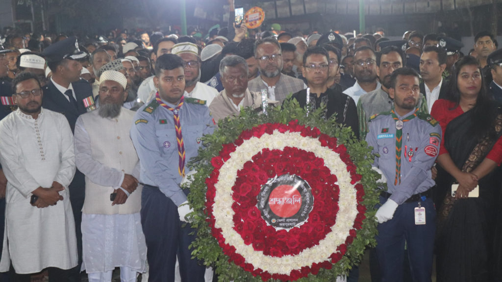 শহীদ দিবস ও আন্তর্জাতিক মাতৃভাষা দিবস উপলক্ষে জয়পুরহাটে কেন্দ্রীয় শহীদ মিনারে শ্রদ্ধা নিবেদন