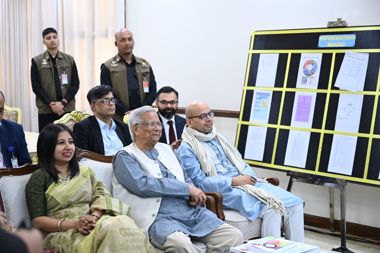 ভোটদানের দিন সারাদেশের পরিস্থিতি পর্যবেক্ষণ করলেন প্রধান উপদেষ্টা অধ্যাপক মুহাম্মদ ইউনূস