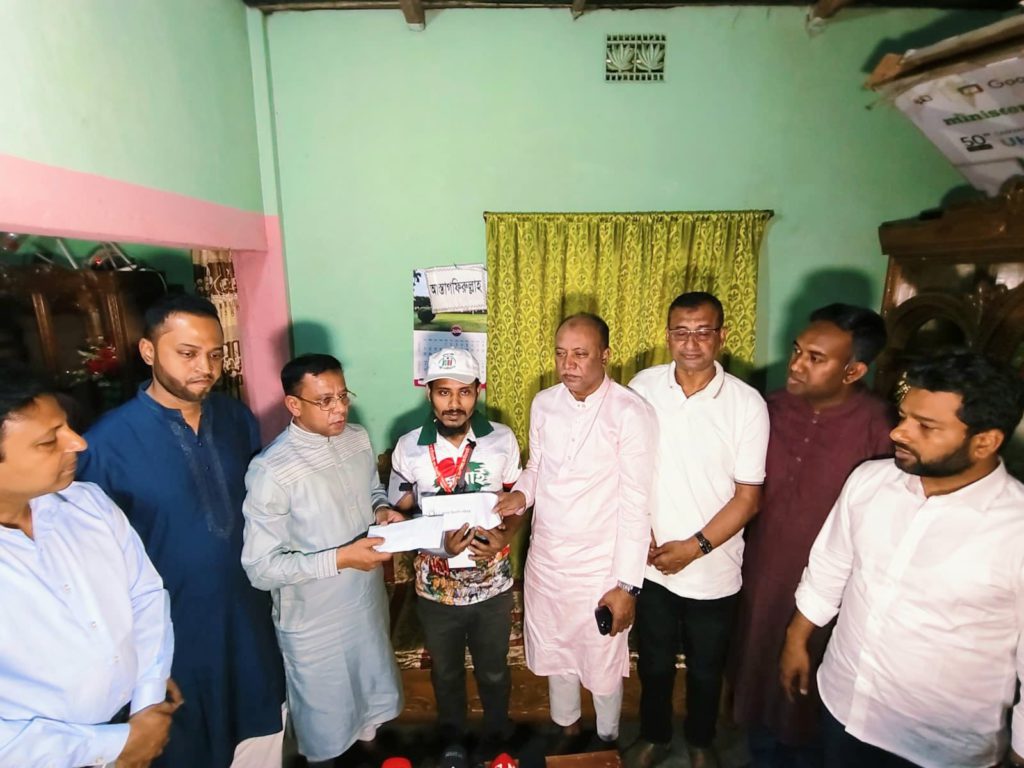 গাজীপুরে আহত নাগরিক হোসেন আলীর চিকিৎসা ও পুনর্বাসনে সহায়তা