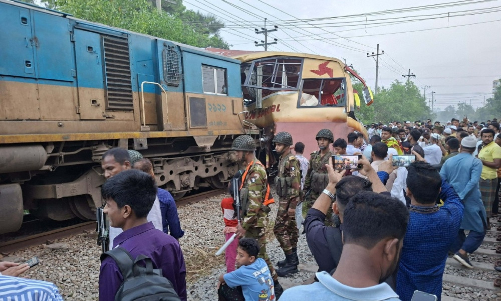 কুমিল্লা পদুয়ার বাজারে বাস-ট্রেন সংঘর্ষে ১২ জন নিহত, দুই রেলকর্মীর বিরুদ্ধে মামলা