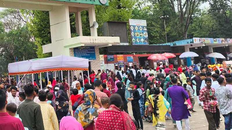 ঈদুল ফিতরের উৎসবে ঢাকা ও দেশের বিনোদন কেন্দ্রগুলোতে ভিড়