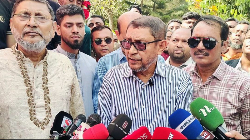 ঢাকা মেডিকেল কলেজ হাসপাতালে স্বাস্থ্যসেবার মান আকস্মিক পরিদর্শনে স্বাস্থ্যমন্ত্রী