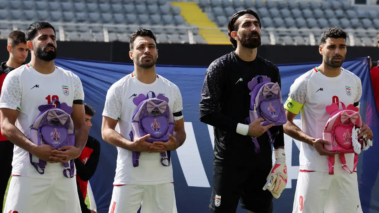 ইরানে নিহত শিক্ষার্থীদের স্মরণে মাঠে নামল ফুটবল দল, প্রীতি ম্যাচে হার